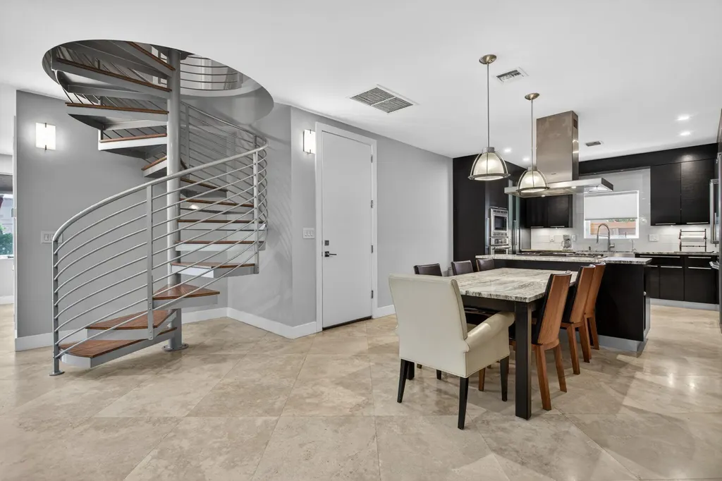 915 SE 2nd Court Fort Lauderdale FL 33301