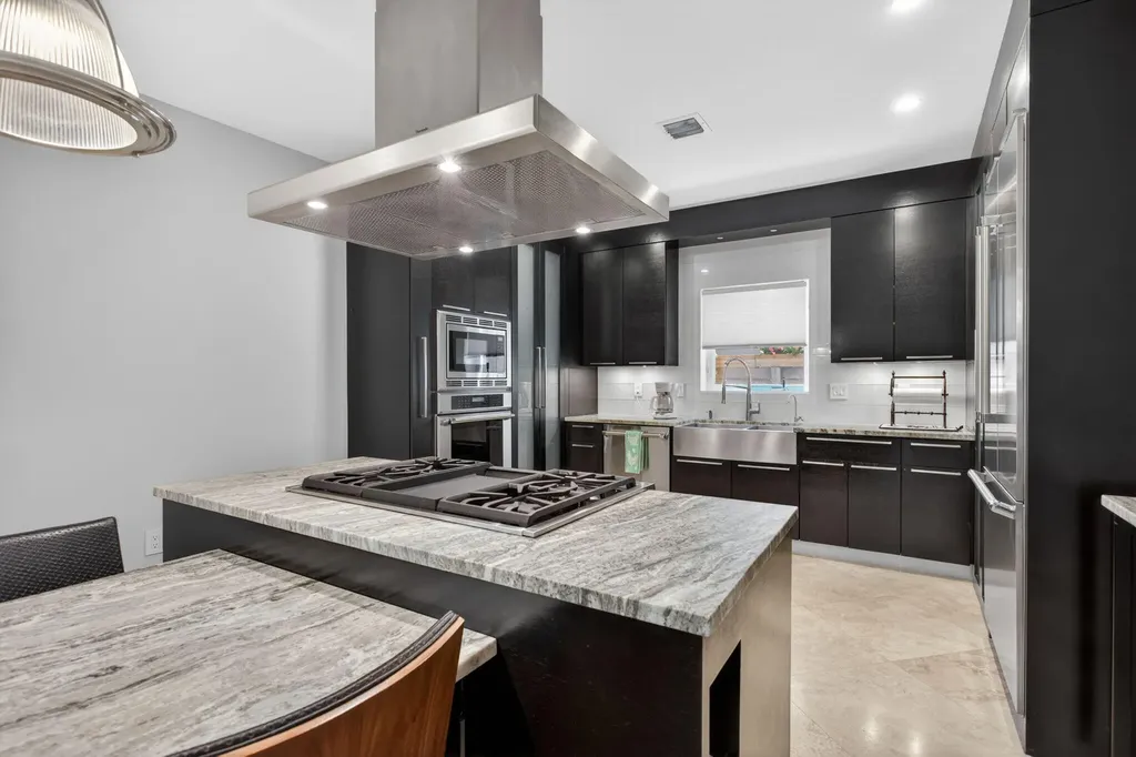 915 SE 2nd Court Fort Lauderdale FL 33301