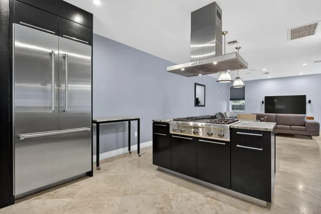 915 SE 2nd Court Fort Lauderdale FL 33301