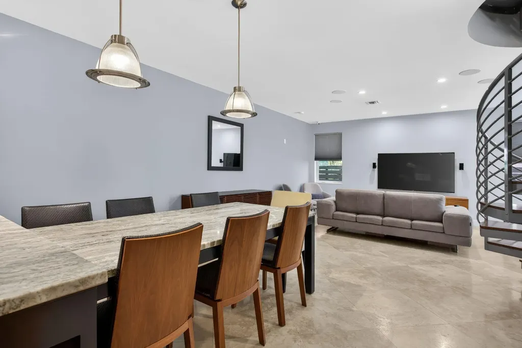 915 SE 2nd Court Fort Lauderdale FL 33301