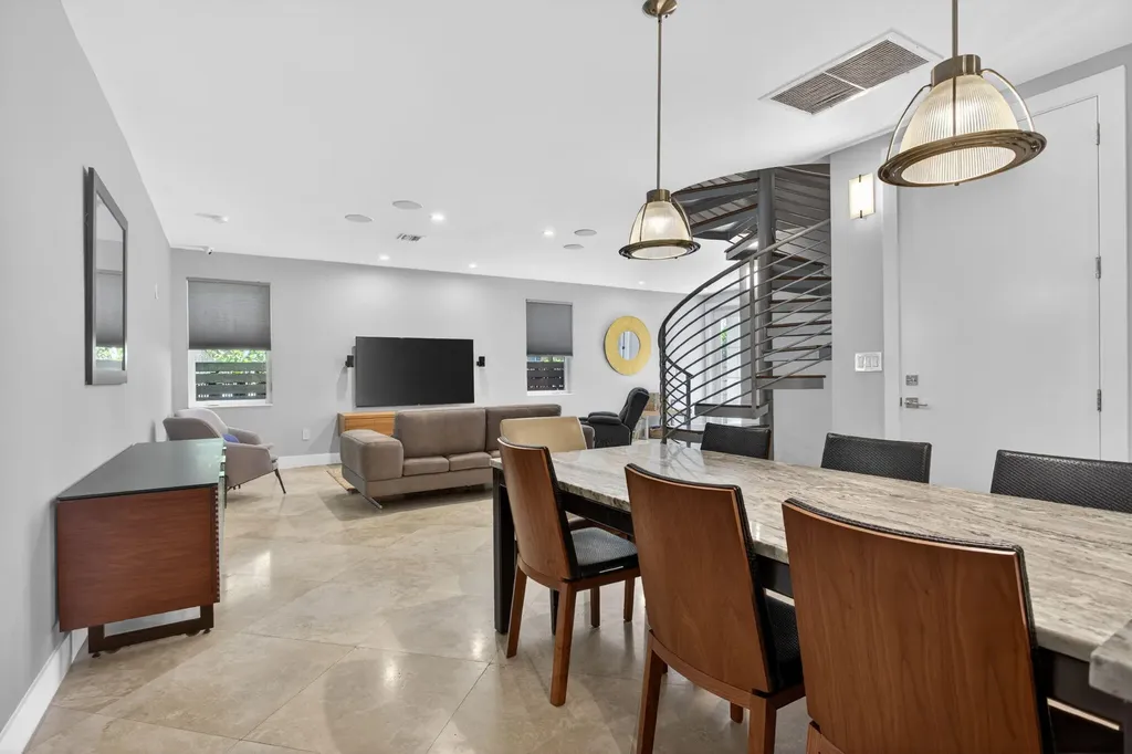 915 SE 2nd Court Fort Lauderdale FL 33301