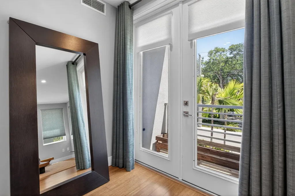 915 SE 2nd Court Fort Lauderdale FL 33301