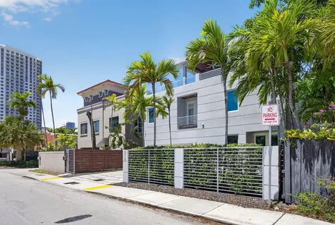 915 SE 2nd Court Fort Lauderdale FL 33301