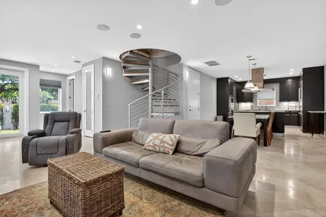 915 SE 2nd Court Fort Lauderdale FL 33301