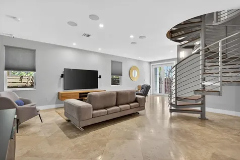 915 SE 2nd Court Fort Lauderdale FL 33301