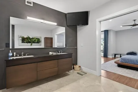 915 SE 2nd Court Fort Lauderdale FL 33301
