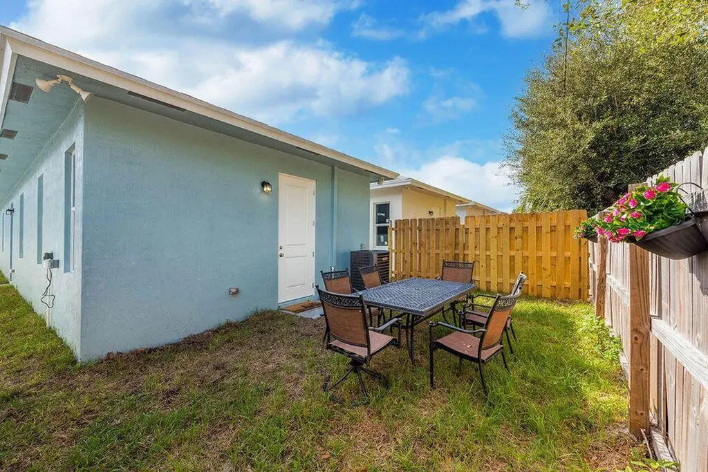 2677 Hiawatha Avenue West Palm Beach FL 33409