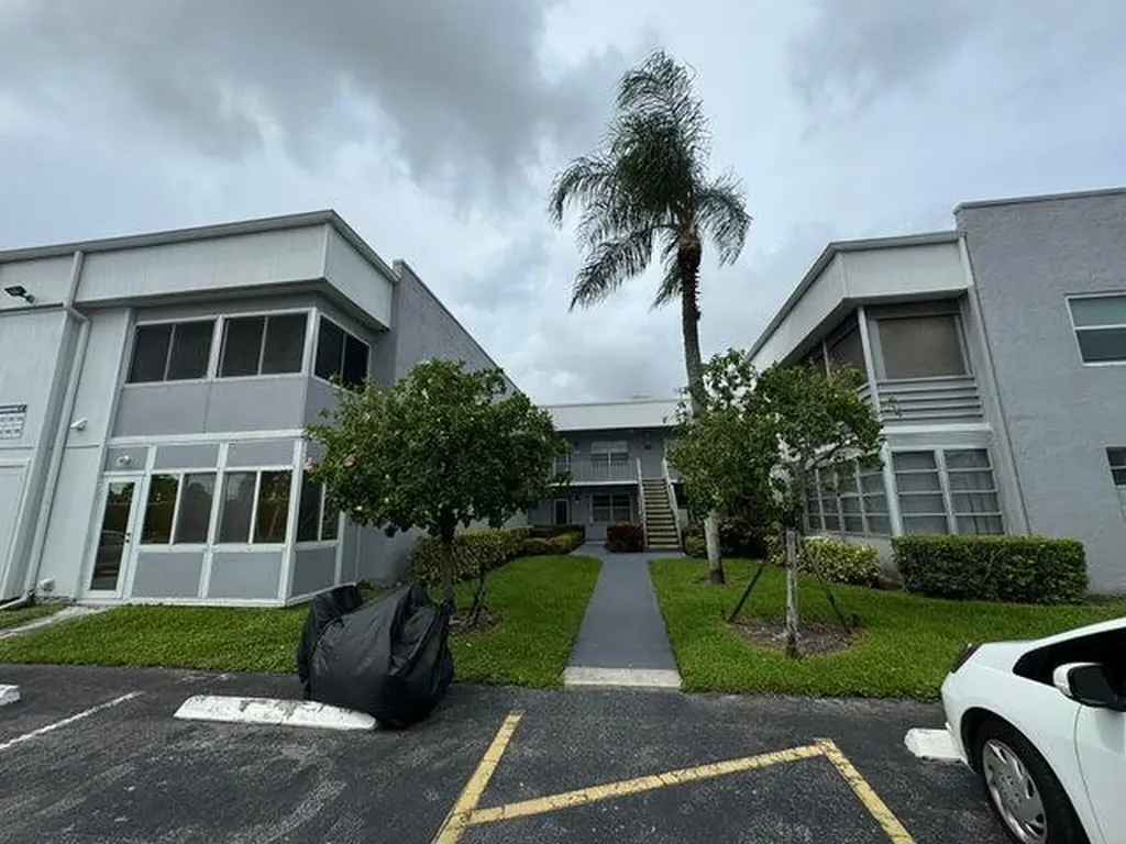 127 Flanders Delray Beach FL 33484