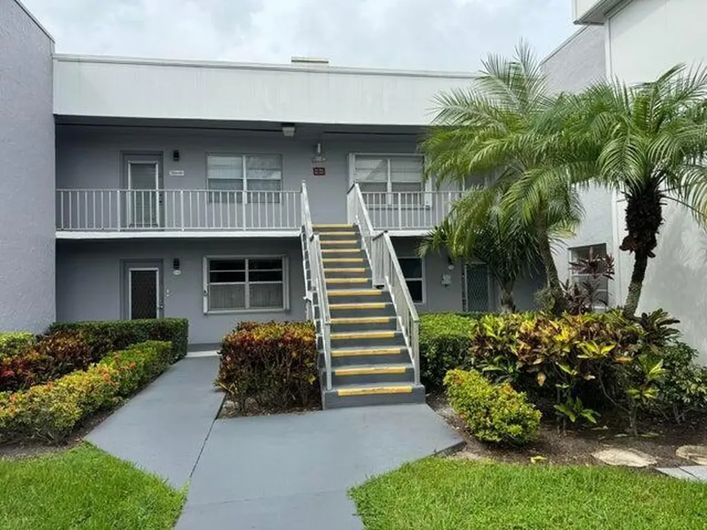 127 Flanders Delray Beach FL 33484