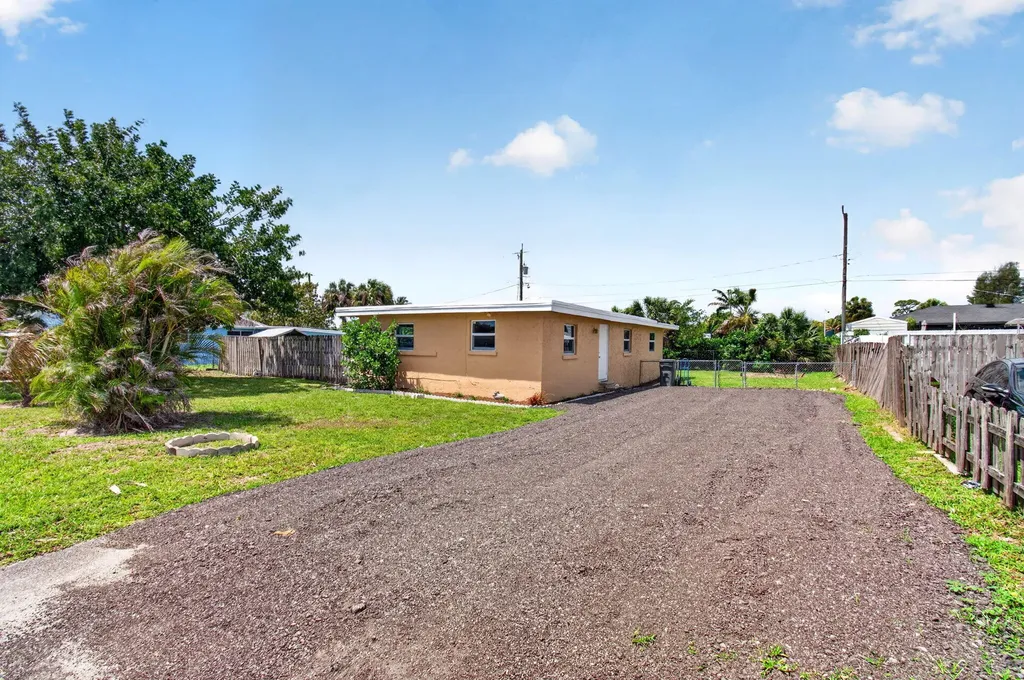 1537 E Breezy Lane West Palm Beach FL 33417