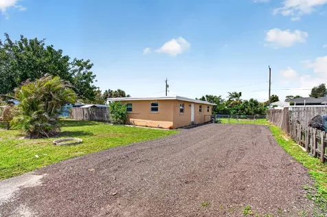 1537 E Breezy Lane West Palm Beach FL 33417