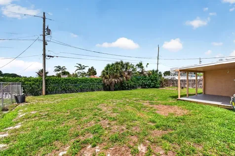 1537 E Breezy Lane West Palm Beach FL 33417