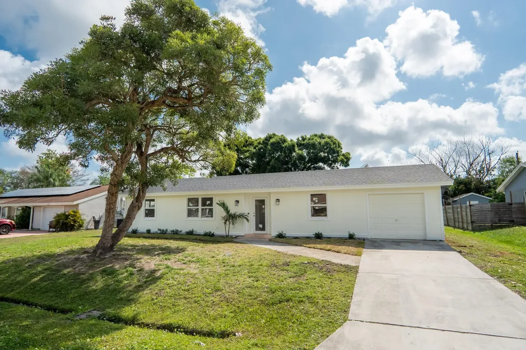 1911 SE Carvalho Street Port St Lucie FL 34983