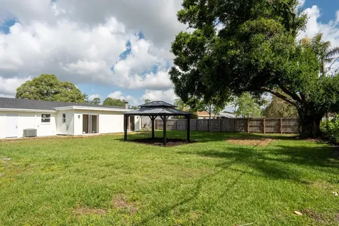 1911 SE Carvalho Street Port St Lucie FL 34983