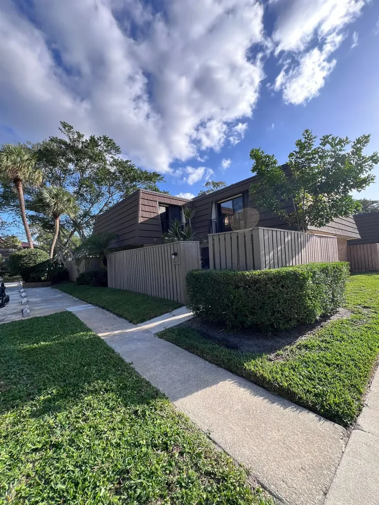 1417 14th Court Palm Beach Gardens FL 33410