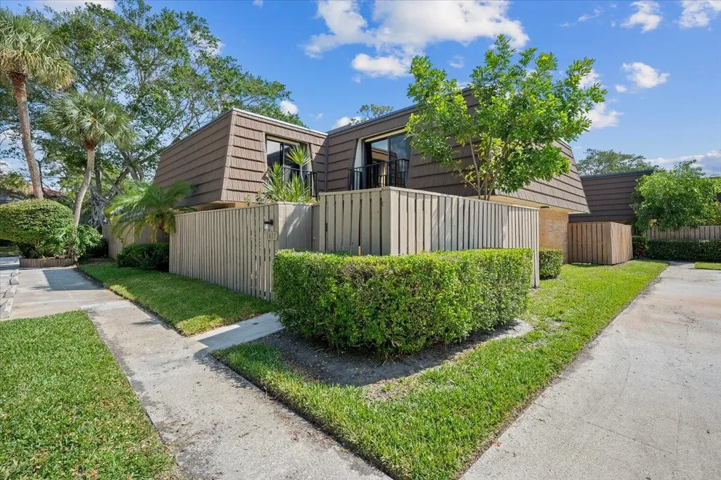 1417 14th Court Palm Beach Gardens FL 33410