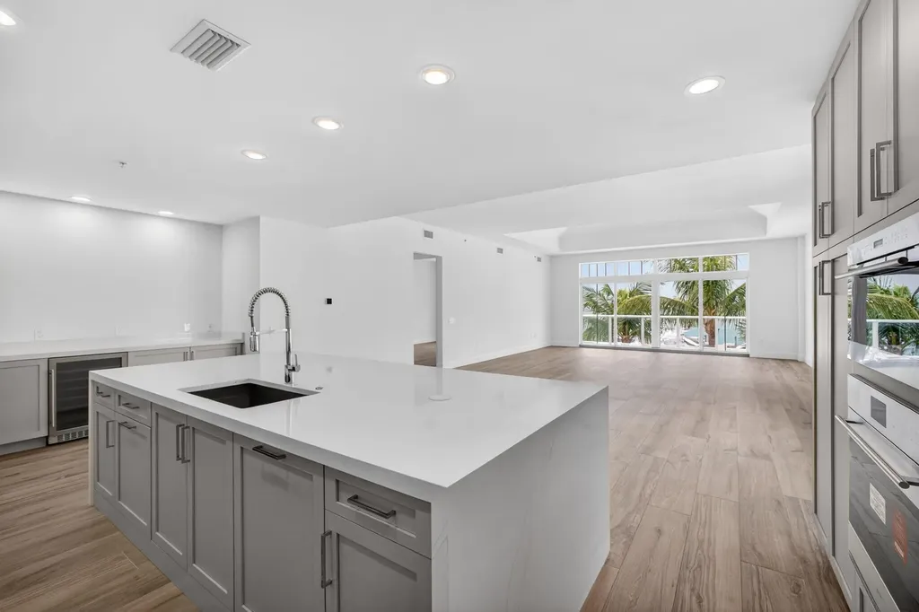 176 Lake Drive Palm Beach Shores FL 33404