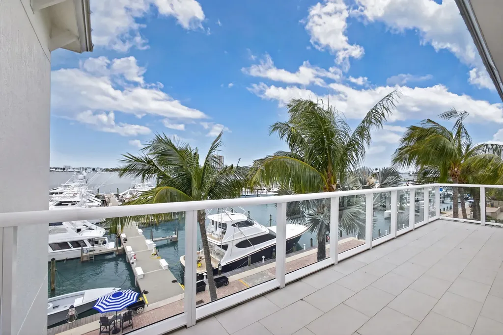 176 Lake Drive Palm Beach Shores FL 33404