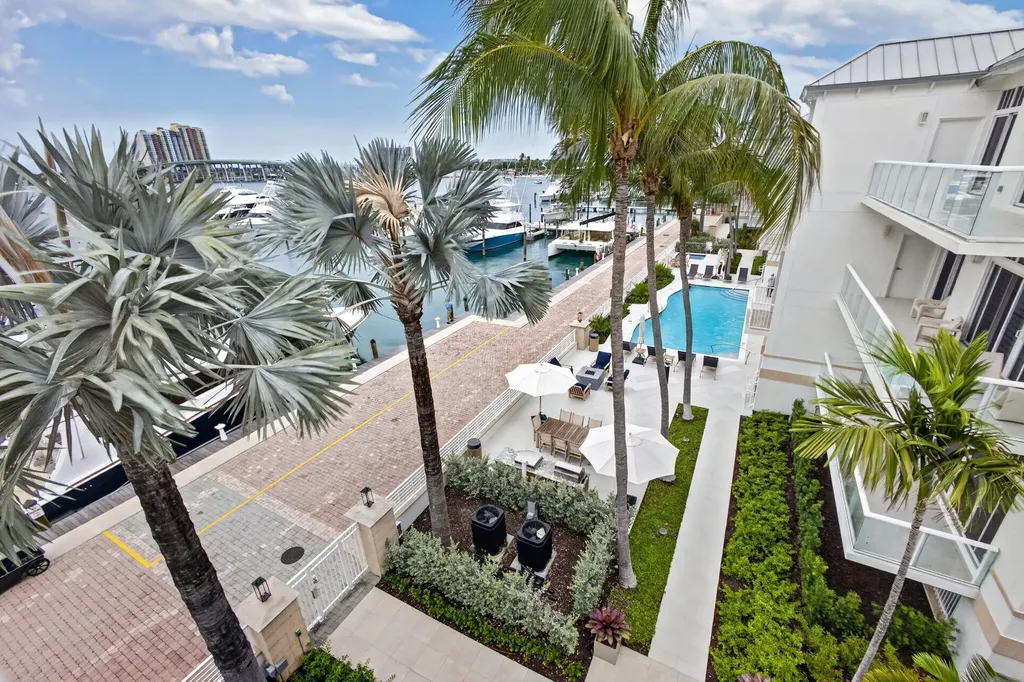 176 Lake Drive Palm Beach Shores FL 33404