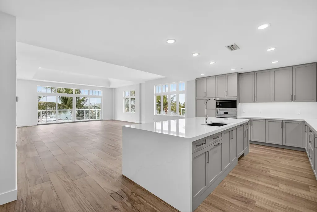 176 Lake Drive Palm Beach Shores FL 33404