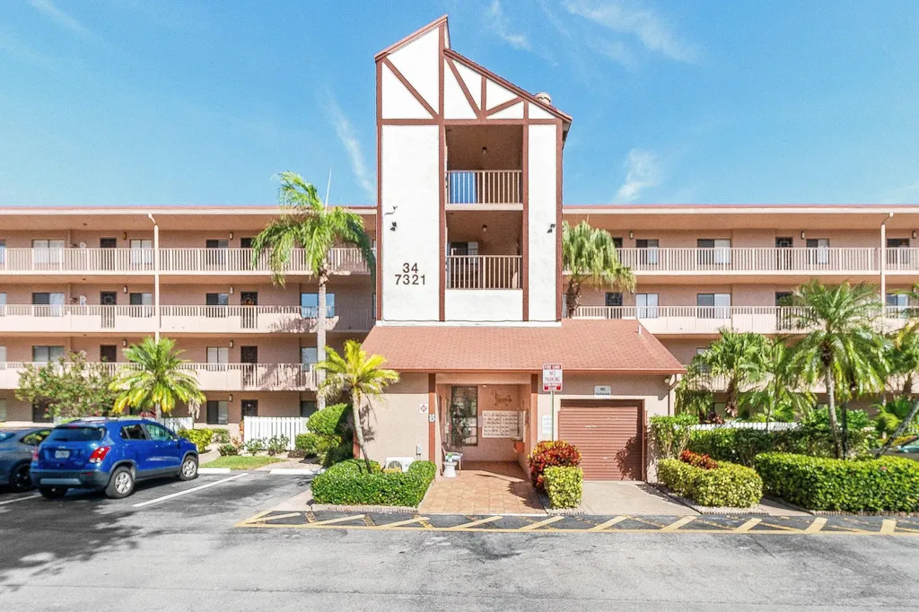 7321 Amberly Lane Delray Beach FL 33446