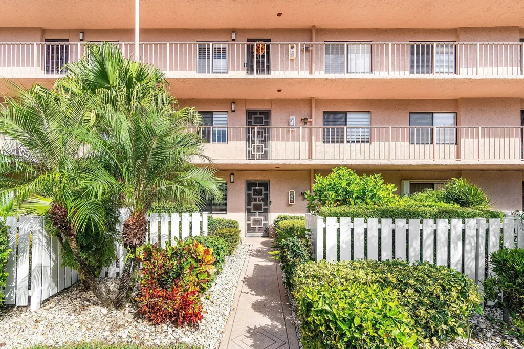 7321 Amberly Lane Delray Beach FL 33446
