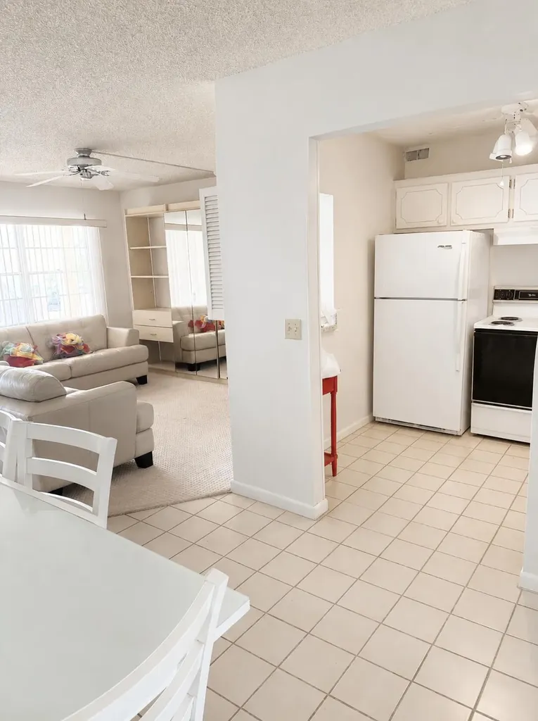227 Dorset F Boca Raton FL 33434