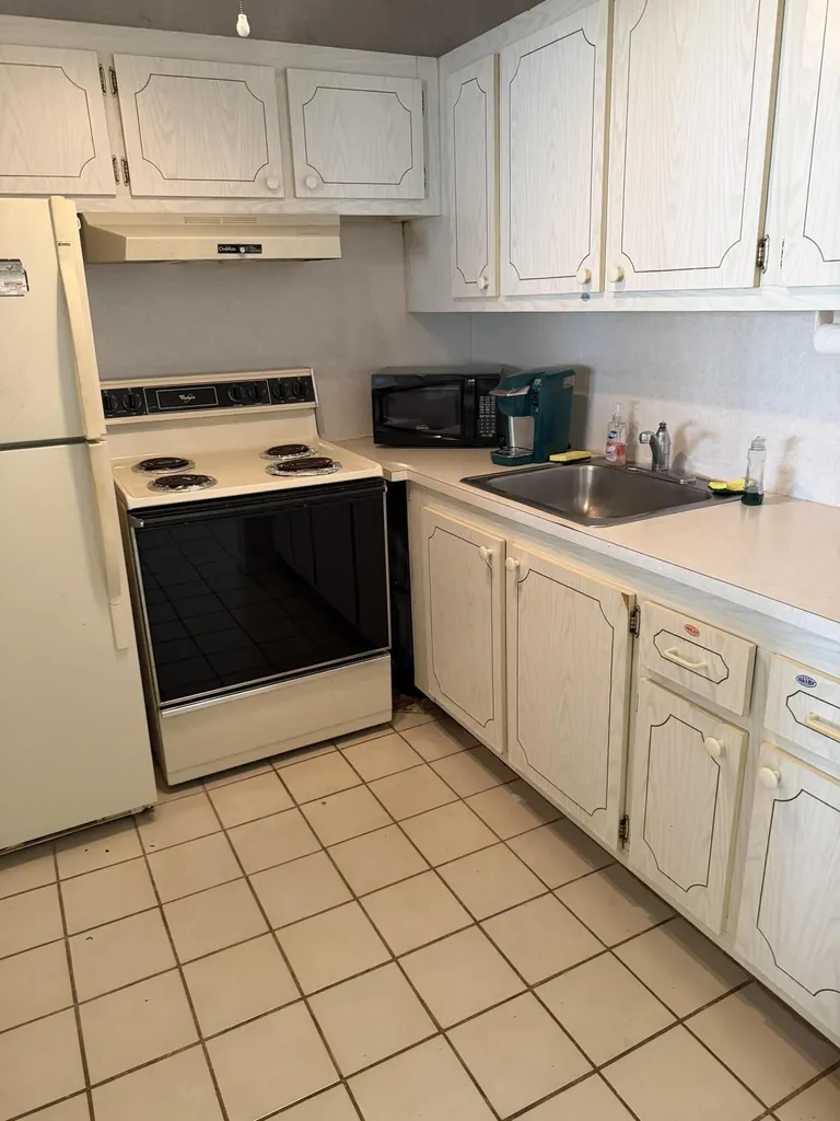 227 Dorset F Boca Raton FL 33434