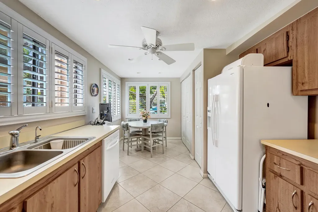 2160 SW 93 Way Davie FL 33324