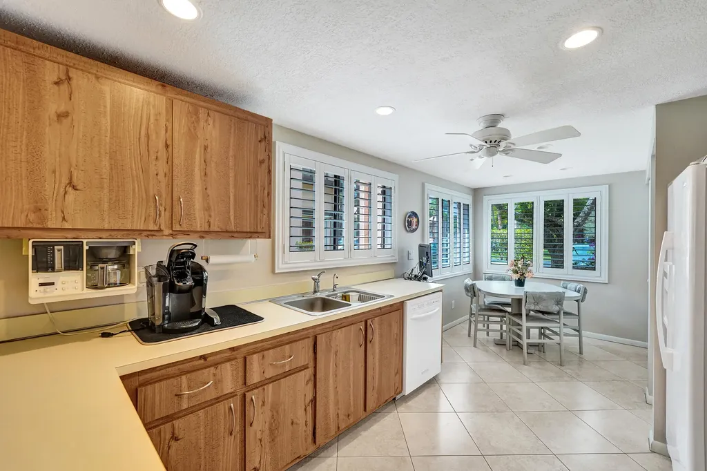 2160 SW 93 Way Davie FL 33324