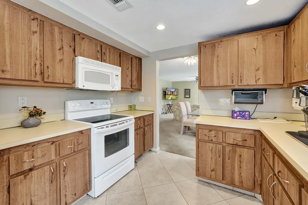 2160 SW 93 Way Davie FL 33324