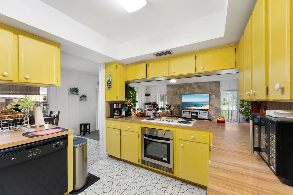 1675 E Breezy Lane West Palm Beach FL 33417