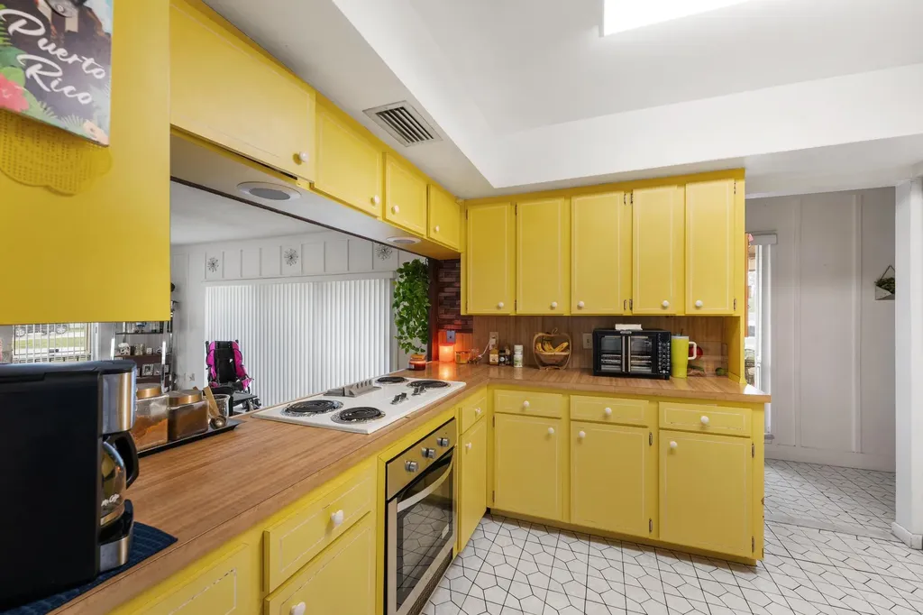 1675 E Breezy Lane West Palm Beach FL 33417