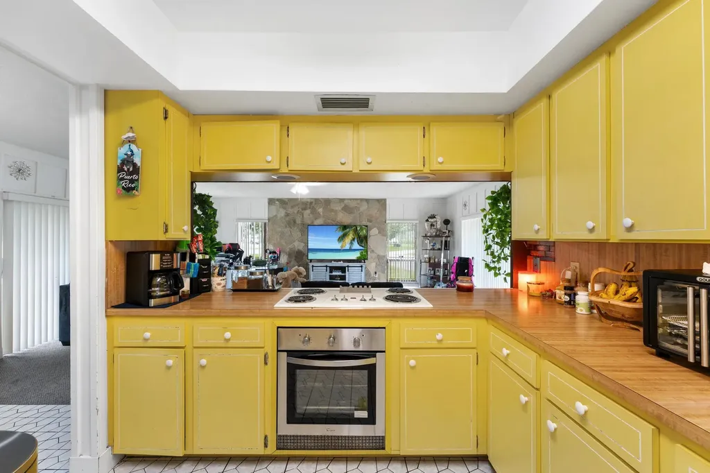 1675 E Breezy Lane West Palm Beach FL 33417