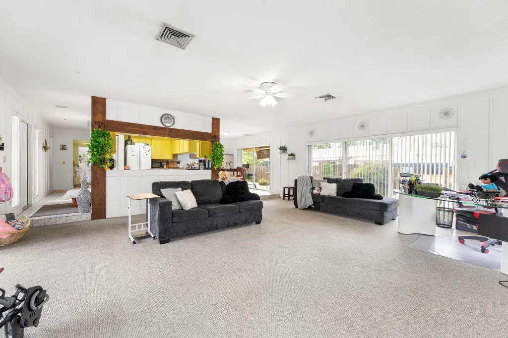 1675 E Breezy Lane West Palm Beach FL 33417