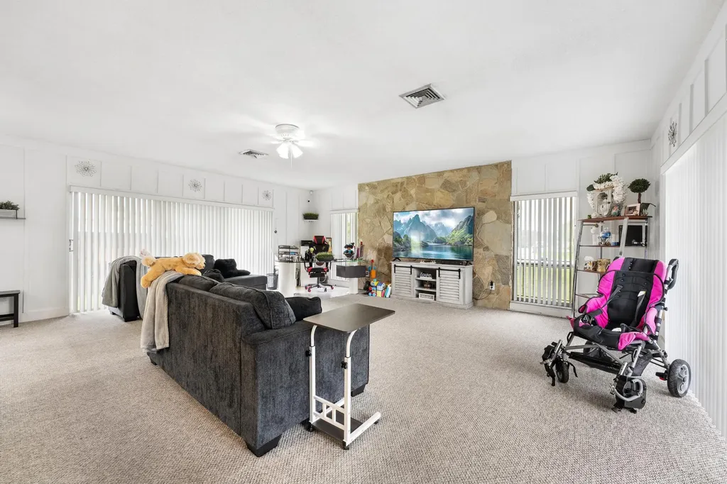 1675 E Breezy Lane West Palm Beach FL 33417