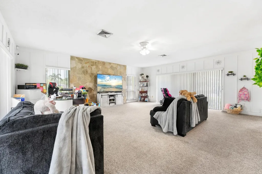 1675 E Breezy Lane West Palm Beach FL 33417