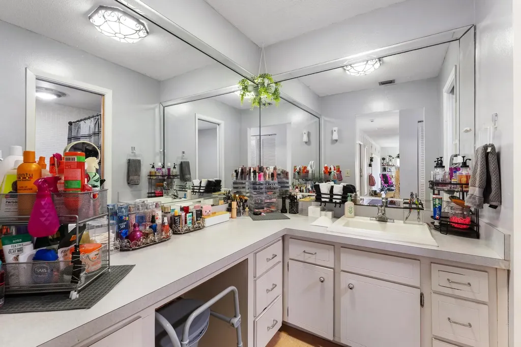 1675 E Breezy Lane West Palm Beach FL 33417