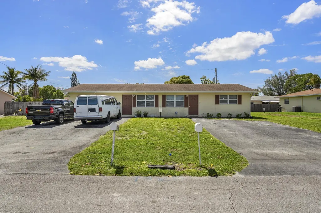 1675 E Breezy Lane West Palm Beach FL 33417