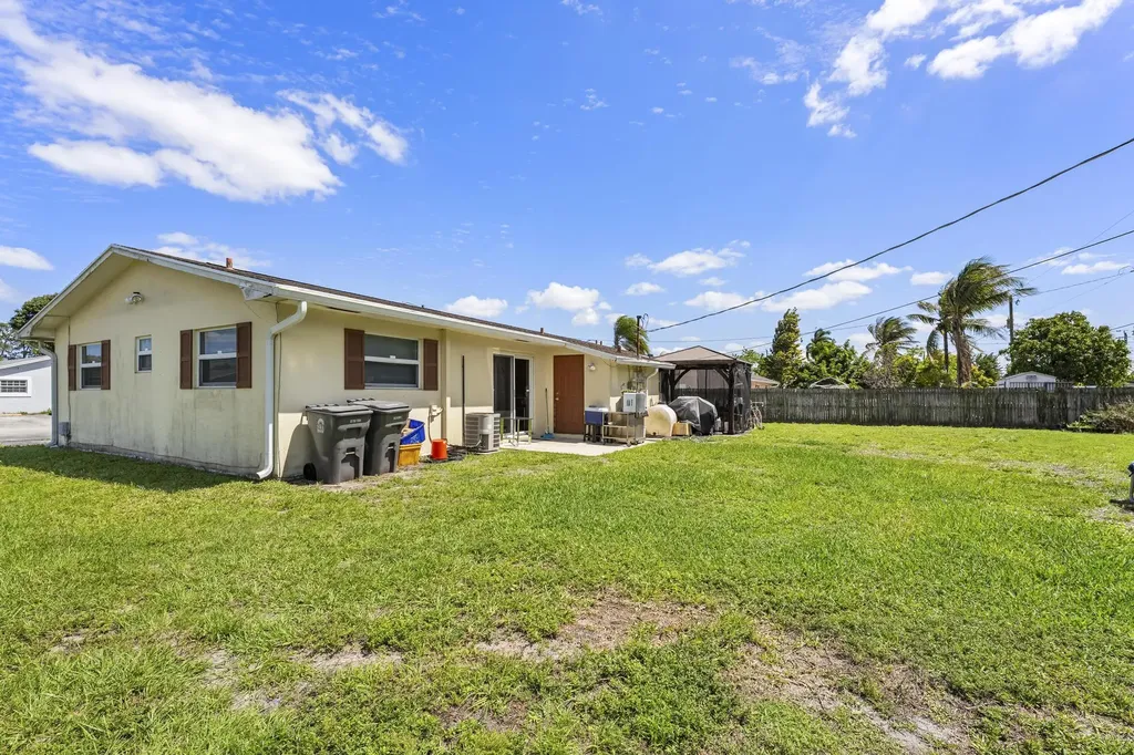 1675 E Breezy Lane West Palm Beach FL 33417