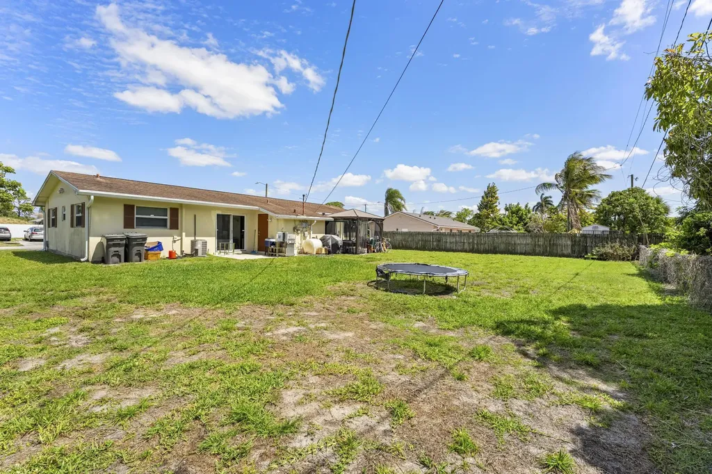 1675 E Breezy Lane West Palm Beach FL 33417