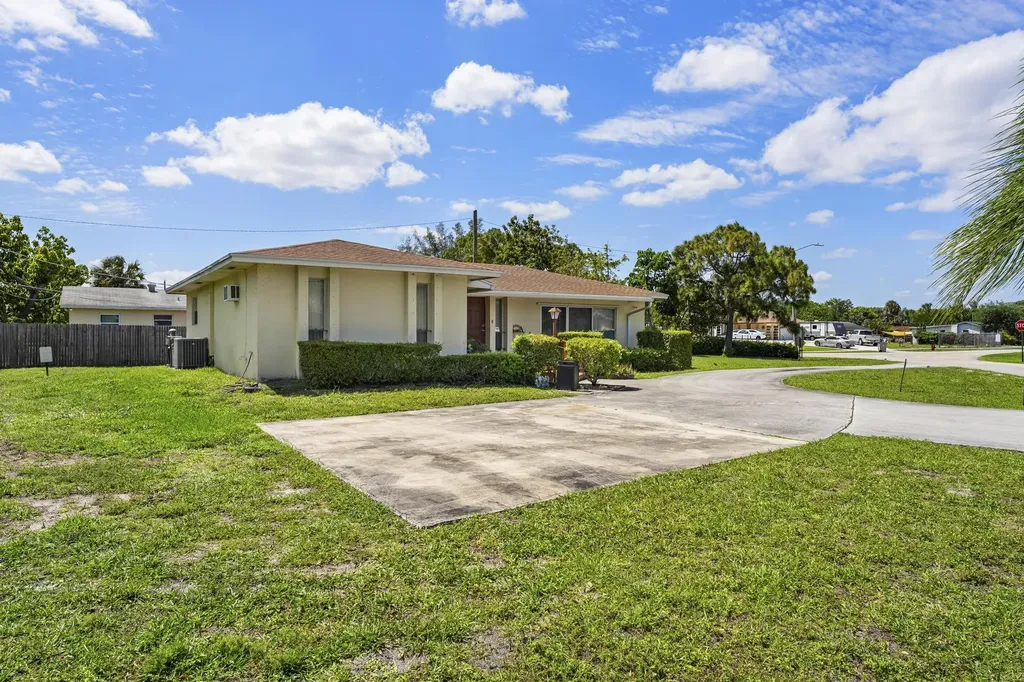 1675 E Breezy Lane West Palm Beach FL 33417