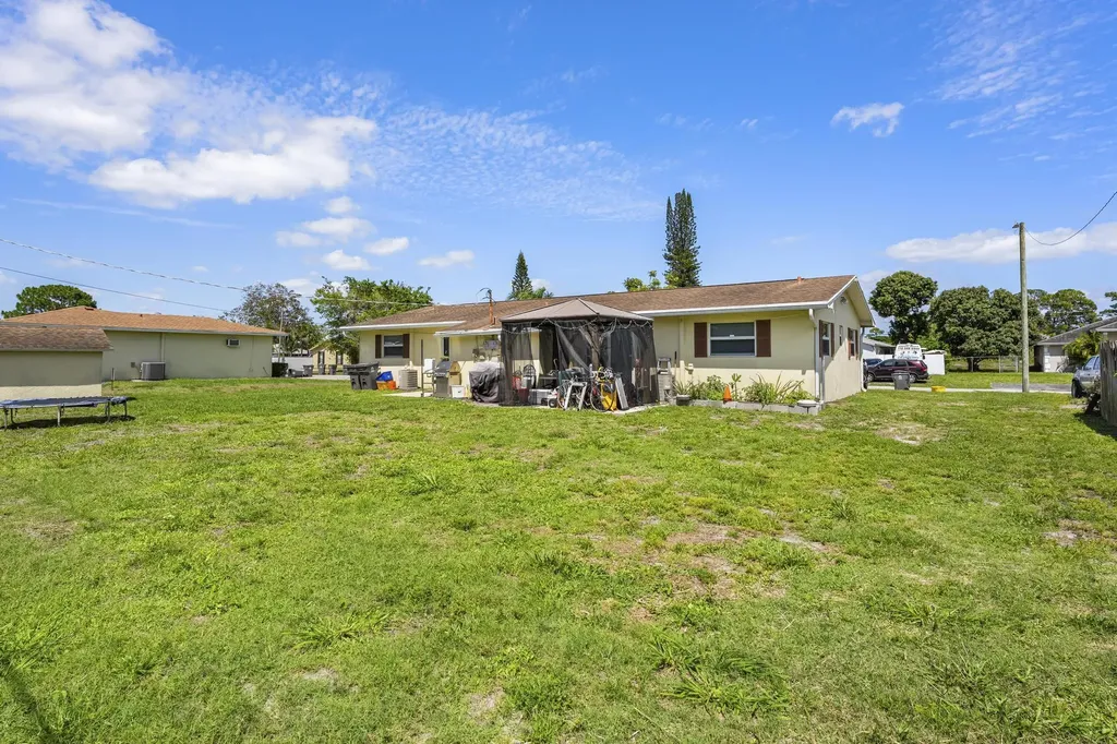 1675 E Breezy Lane West Palm Beach FL 33417