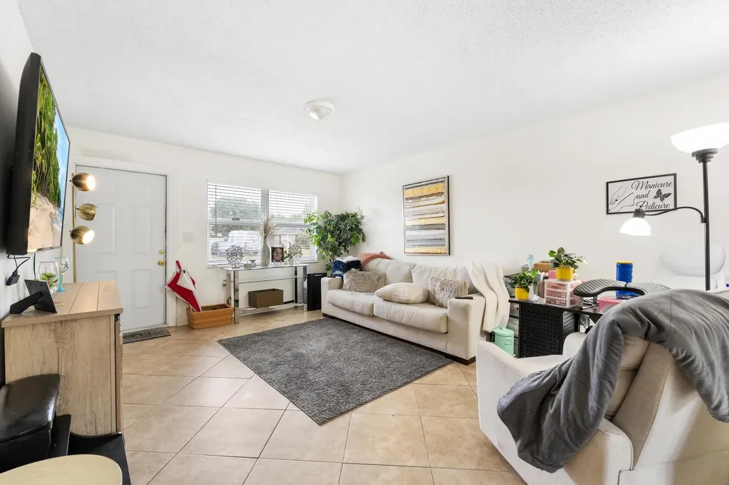1675 E Breezy Lane West Palm Beach FL 33417