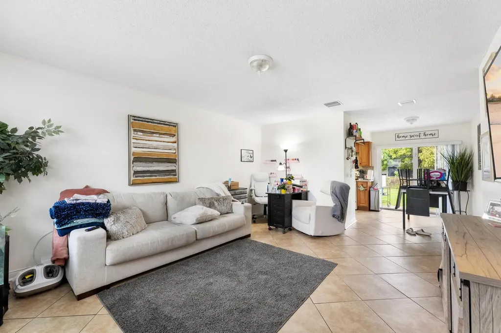 1675 E Breezy Lane West Palm Beach FL 33417