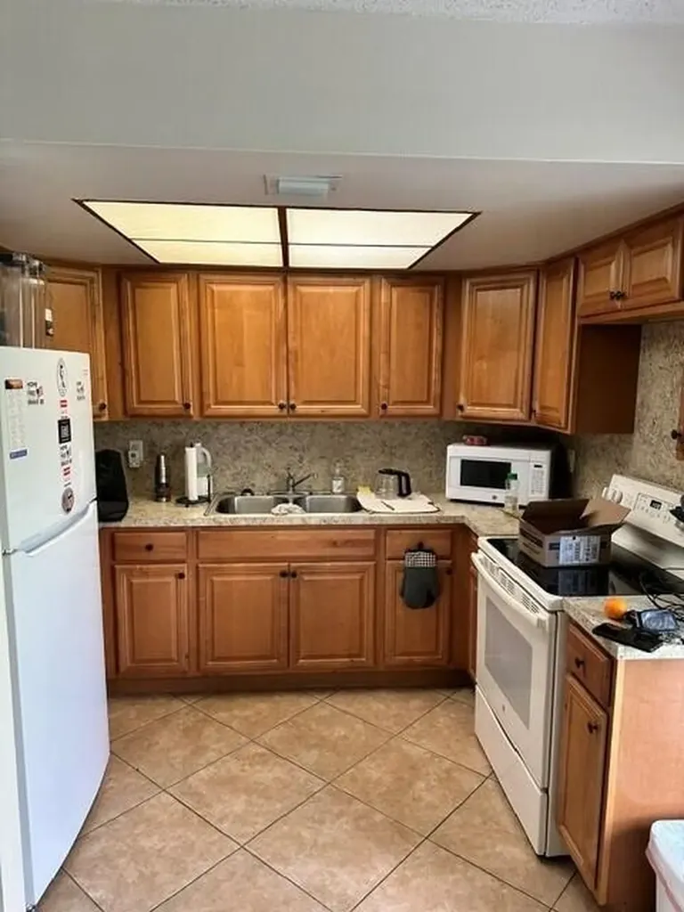 1675 E Breezy Lane West Palm Beach FL 33417