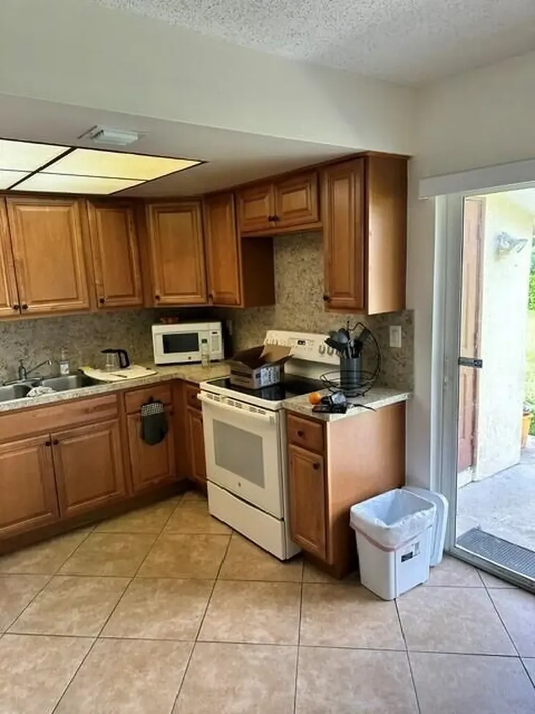 1675 E Breezy Lane West Palm Beach FL 33417