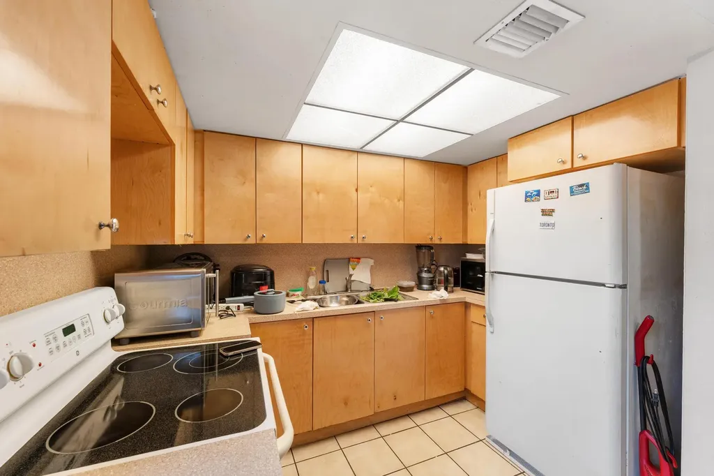 1675 E Breezy Lane West Palm Beach FL 33417