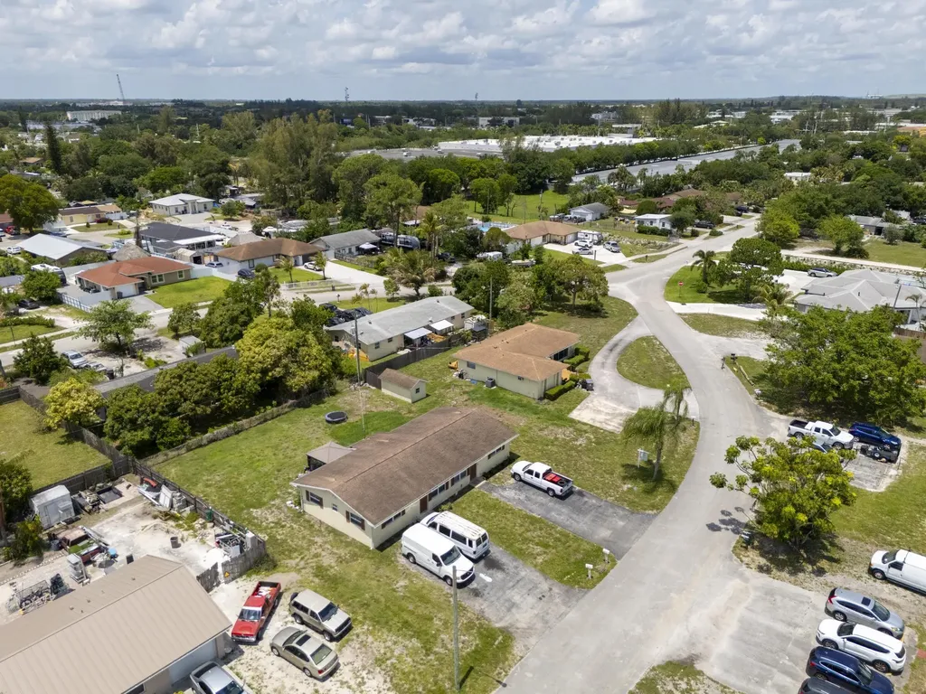 1675 E Breezy Lane West Palm Beach FL 33417