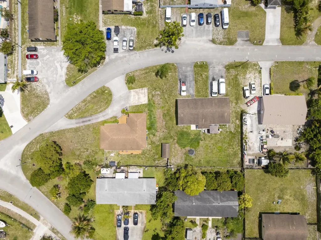 1675 E Breezy Lane West Palm Beach FL 33417
